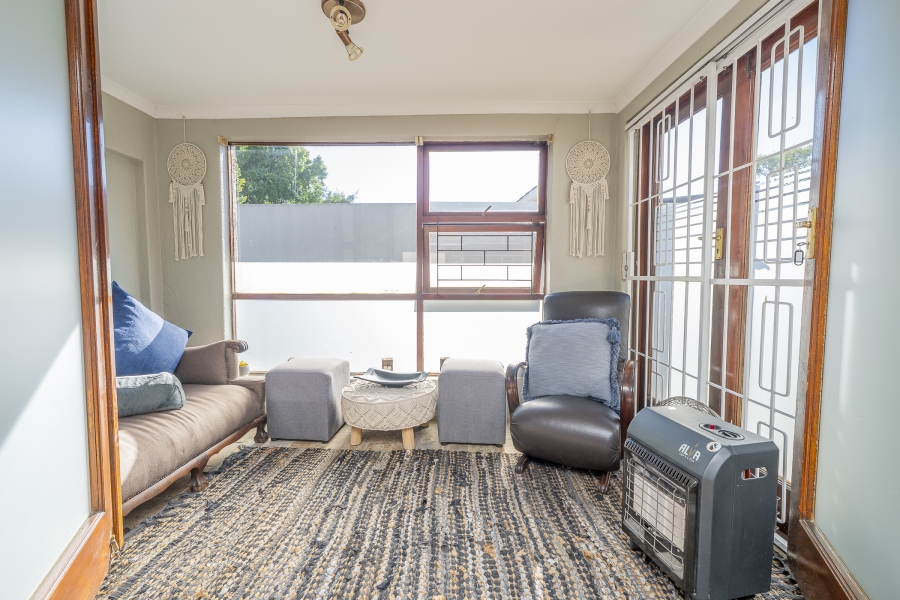 5 Bedroom Property for Sale in Kenridge Western Cape
